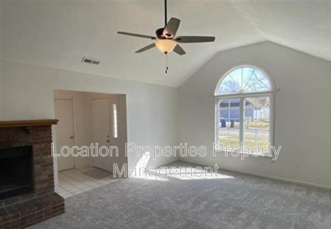 Building Photo - 2809 Meadow Dr