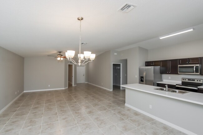 Foto del edificio - 351 Krassner Dr NW, Palm Bay, FL
