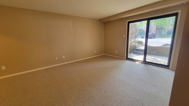 Building Photo - 913 Cold Spring Rd