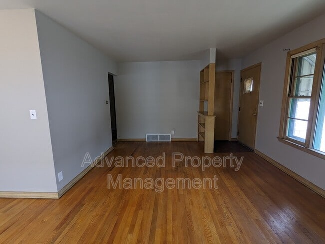 Foto del edificio - 6215 W Keefe Ave Pkwy