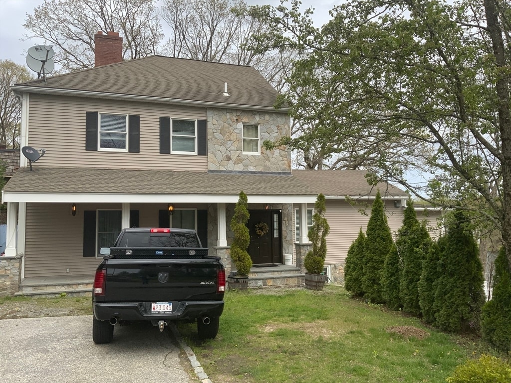 Primary Photo - 131 Lakeshore Dr
