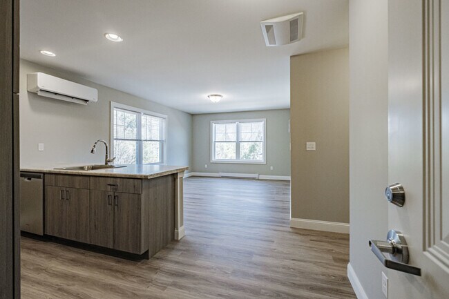 Building Photo - Lakewood Apartments-5 Eco Way