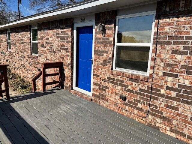 Building Photo - "Charming 2-Bedroom Duplex Retreat on Buena Vista Avenue, Van Buren!"