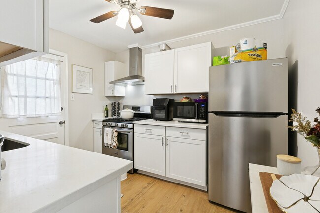 Foto del edificio - 453 Aurora Ave