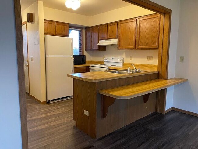 Building Photo - 808 Westwinds Dr