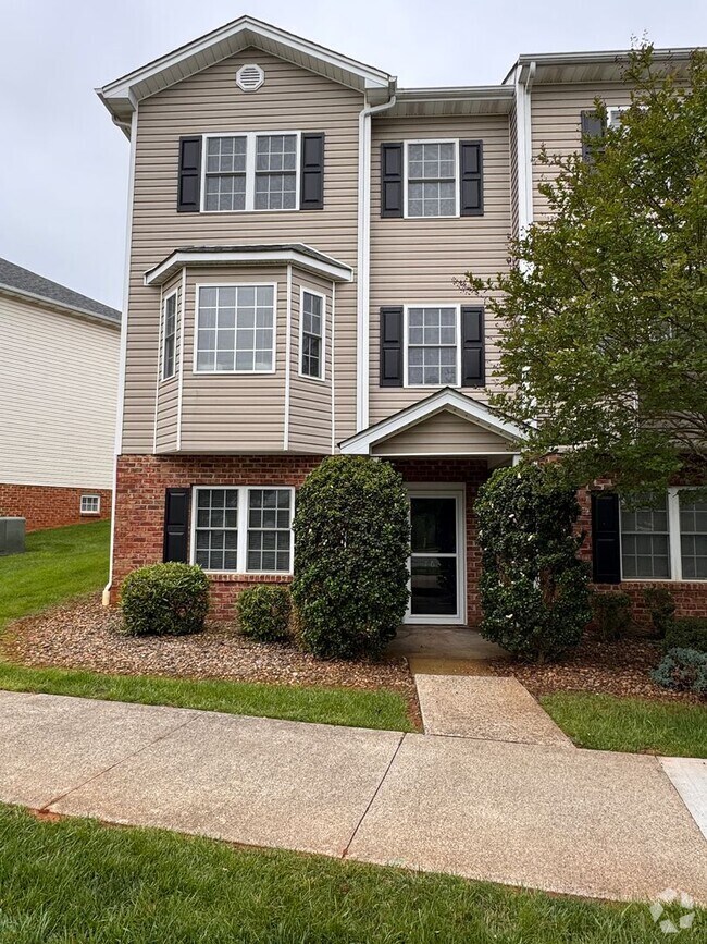Building Photo - 763 Wyndhurst Dr