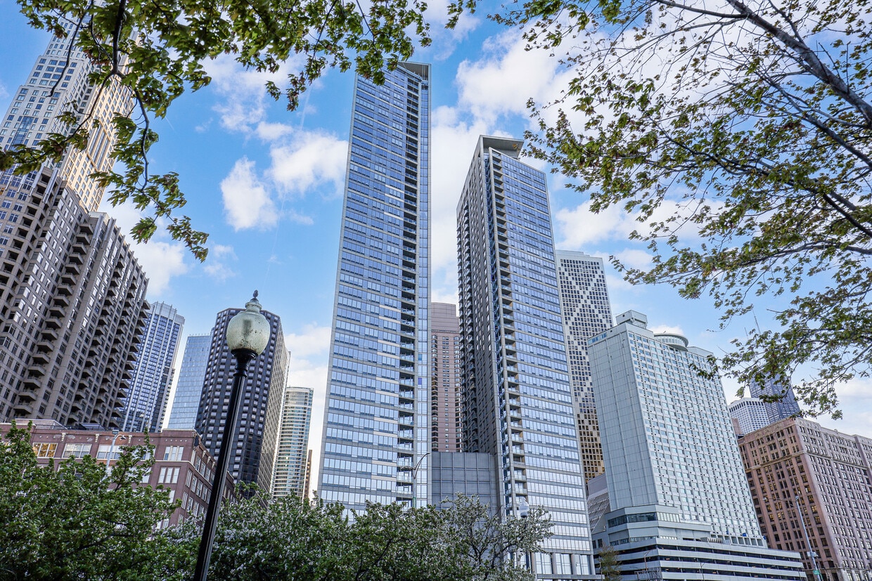 Primary Photo - 600 N Lake Shore Dr