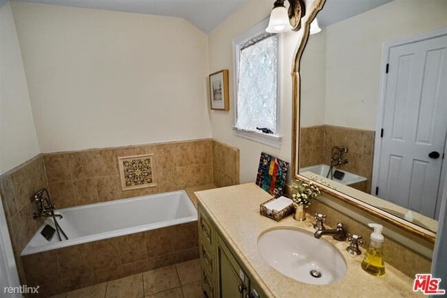 Building Photo - 3 br, 3 bath House - 2224 Linda Flora Dr