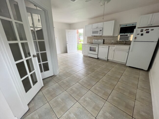 Building Photo - 10331 Buena Park Dr