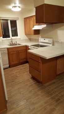 kitchen - 1045 S Jasper St