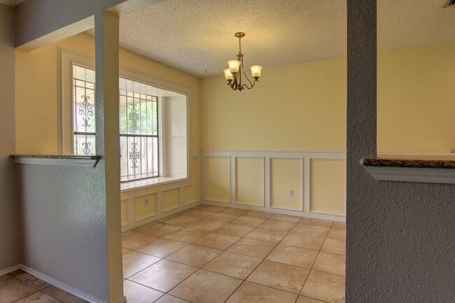 Building Photo - 7125 Laramie Ln