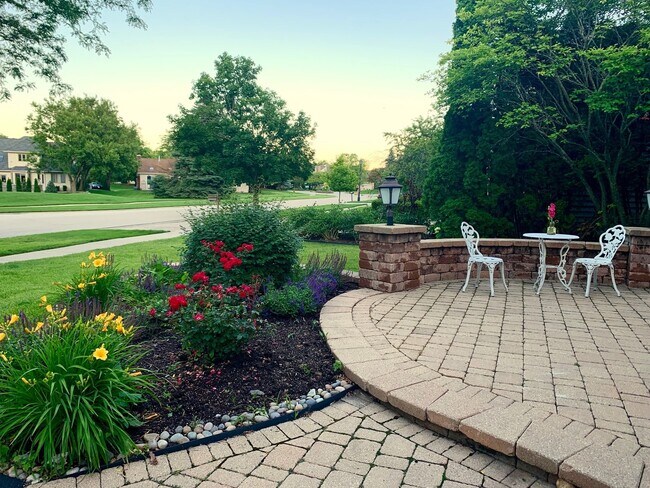 Foto del edificio - 4220 Bear Creek Ct