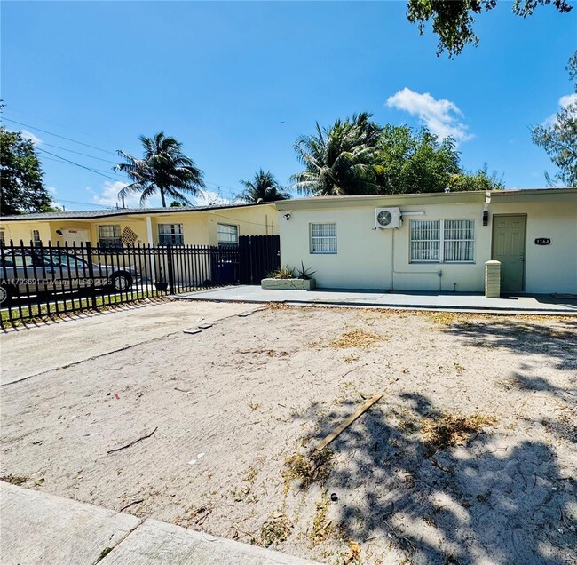 Building Photo - 1364 NE 145th St