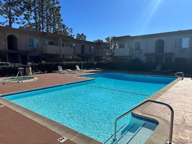 Foto del edificio - 9556 Carroll Canyon Rd