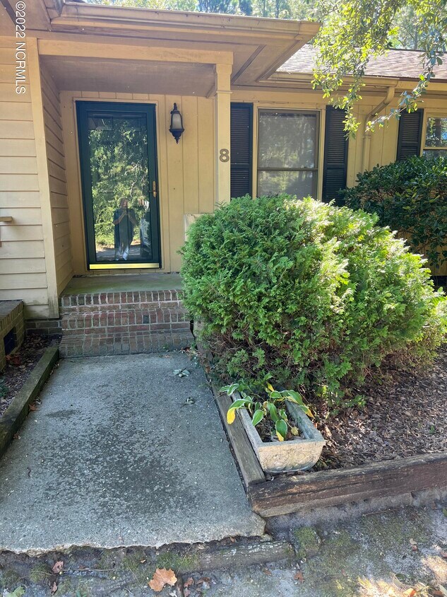 209 Bonnie Brook Rd Unit 8, Aberdeen, NC 28315 Room for Rent in Aberdeen, NC