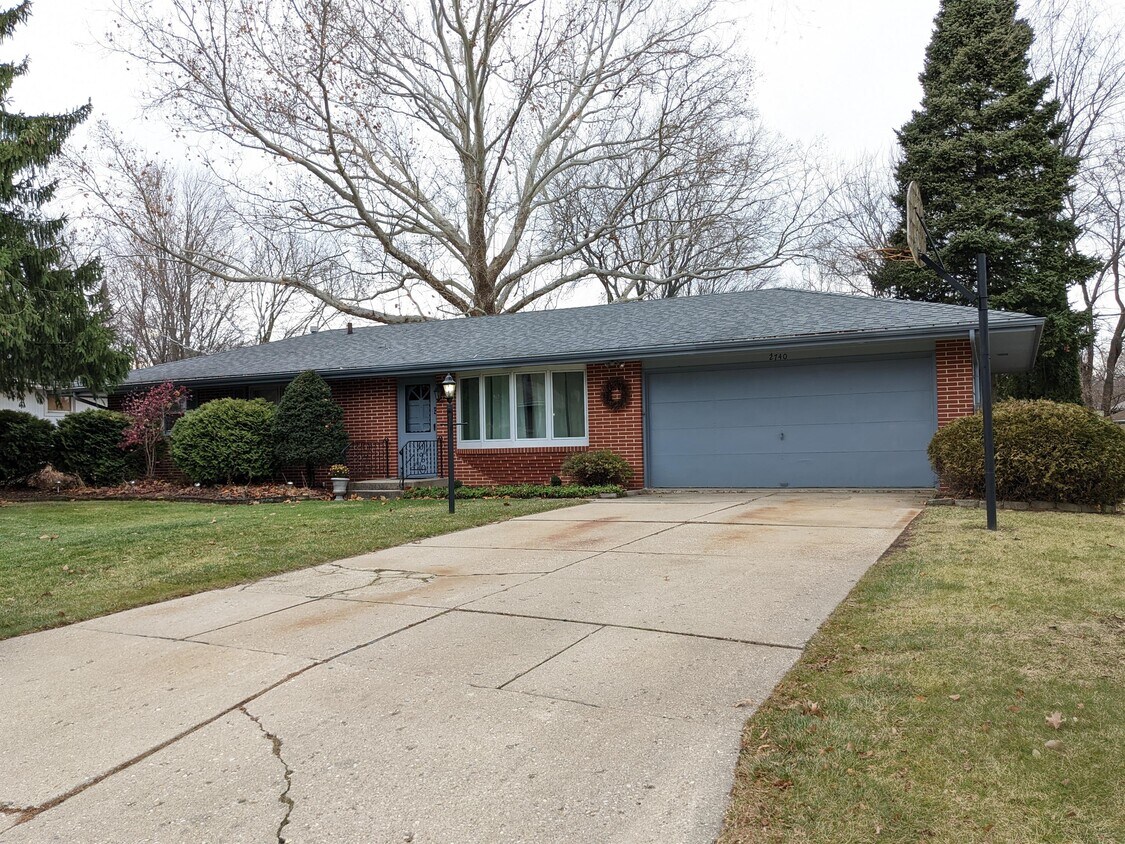 2740 Springdale Dr, Rockford, IL 61114 House Rental in Rockford, IL