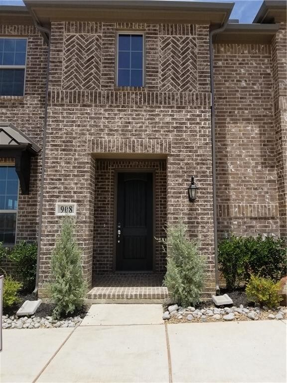 Foto principal - 908 Estelle Dr