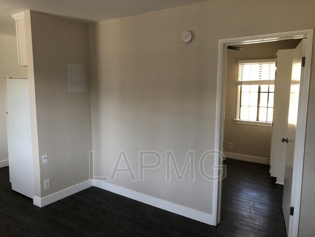 Foto del edificio - 108 N Kenwood St