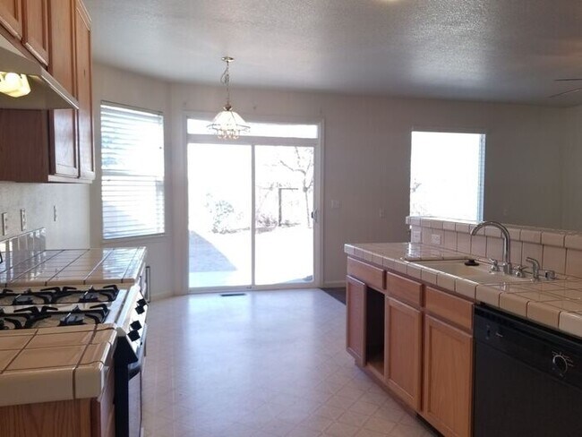 Building Photo - House For Rent in Chichester HOA-Gardnerville