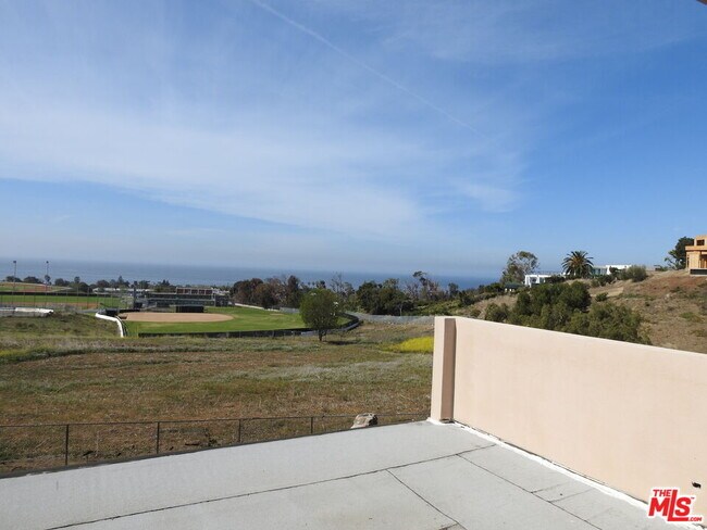 Foto del edificio - 5901 B Clover Heights Ave
