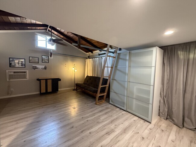 Foto del edificio - 214 Drake Ave