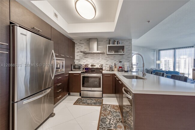 Foto del edificio - 250 Sunny Isles Blvd