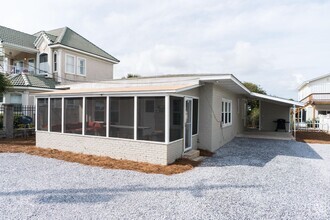 Building Photo - 14204 Front Beach Rd