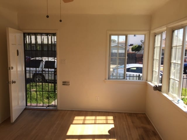 Foto del edificio - 5405 Corona Ave