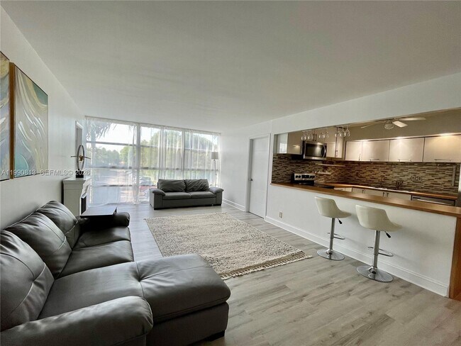 Foto del edificio - 2101 Atlantic Shores Blvd