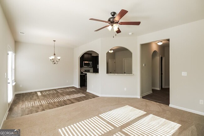 Building Photo - 285 Magnaview Dr