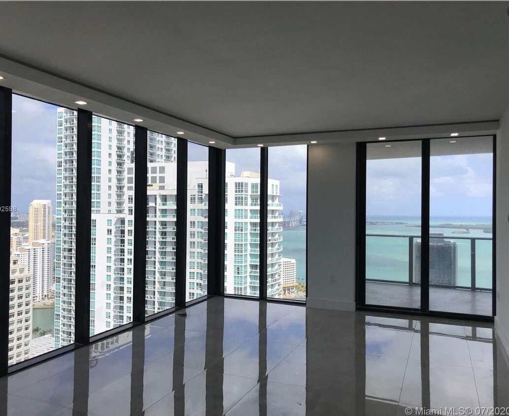 Primary Photo - 1010 Brickell Ave