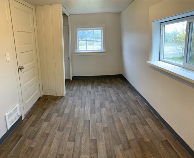 bedroom1 - 14735 US-2