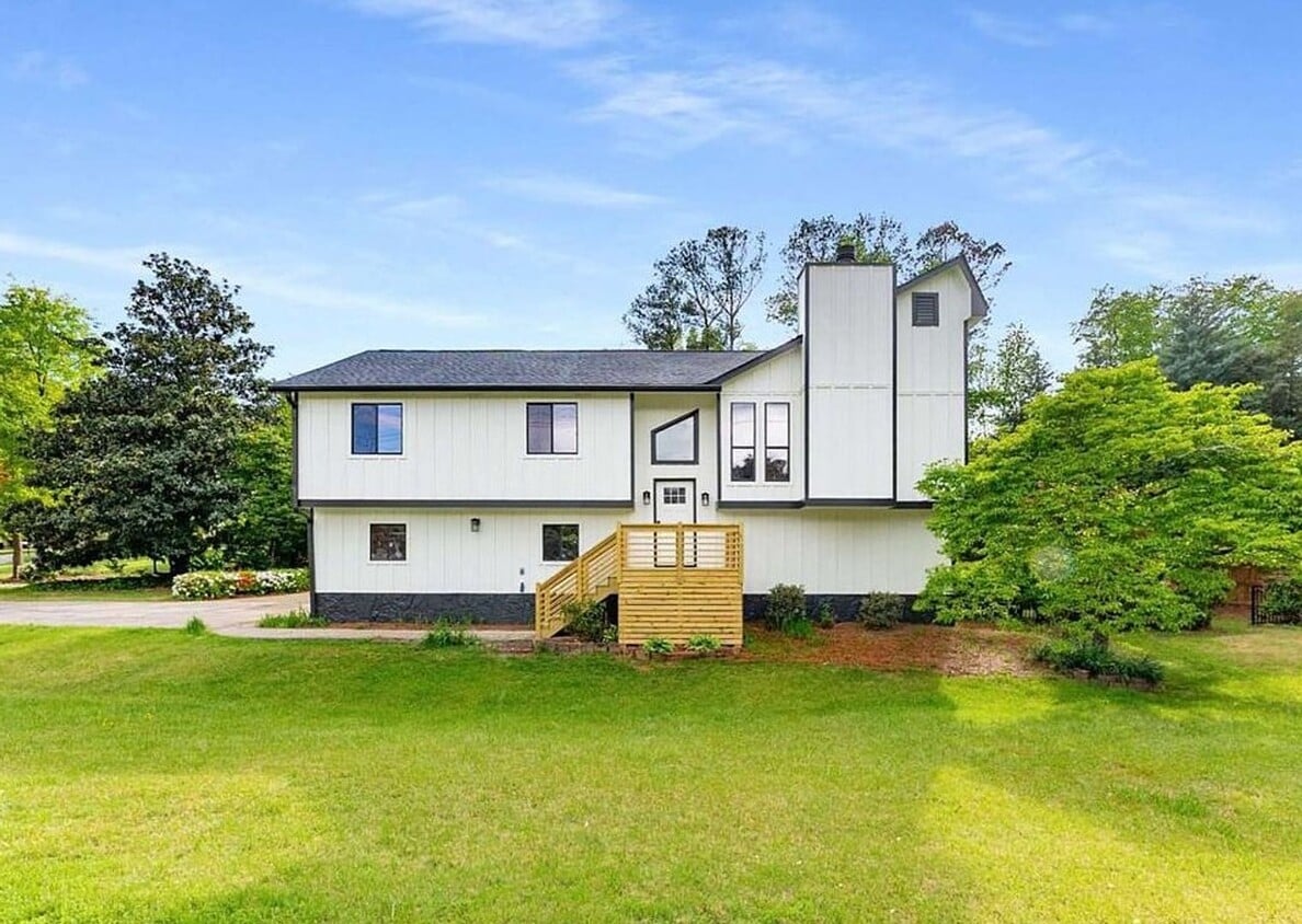Foto principal - 4 bed 3 bath in Marietta!