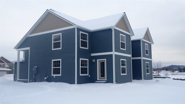 Building Photo - 4 br, 2.5 bath Townhome - 44 Muskrat Ln