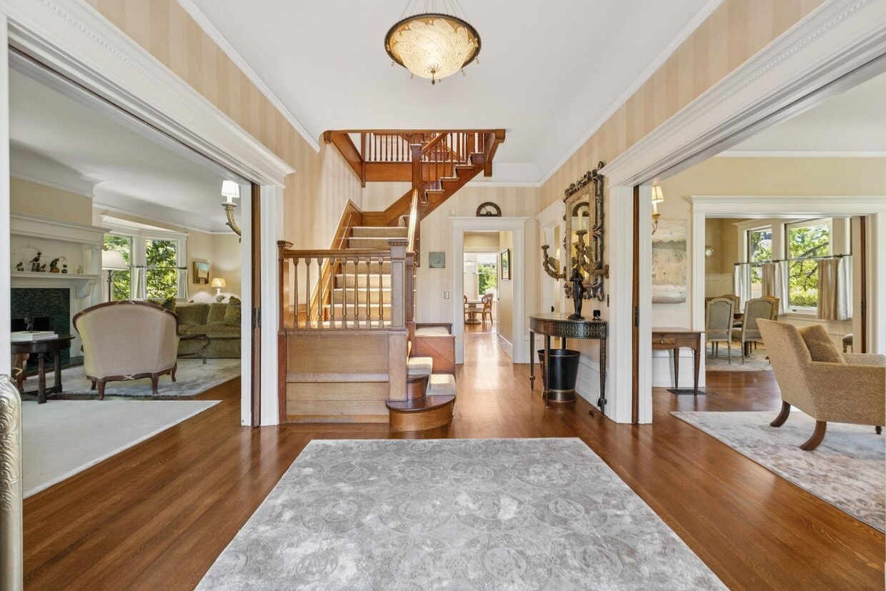 Primary Photo - Luxury Exclusive Home for Lease