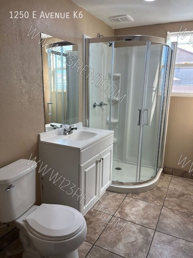 Foto del edificio - 4BD/ 2.75 BATHS EAST LANCASTER HOME W/ BON...