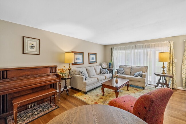 Building Photo - Gorgeous Central Single Family in Heart of Rockville