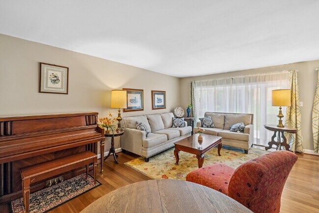 Foto del edificio - Gorgeous Central Single Family in Heart of Rockville