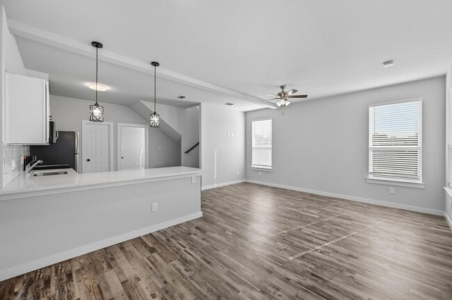 Building Photo - 3413 Valley Vista Dr