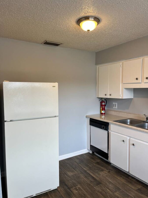 Foto del edificio - 3215 Baird Ave