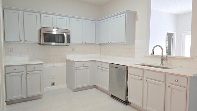Foto del edificio - 9961 Queens Rd