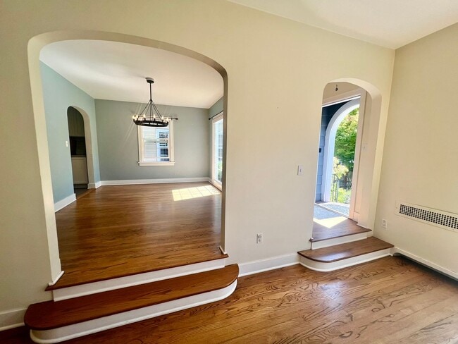 Building Photo - Updated 1920s 4BD