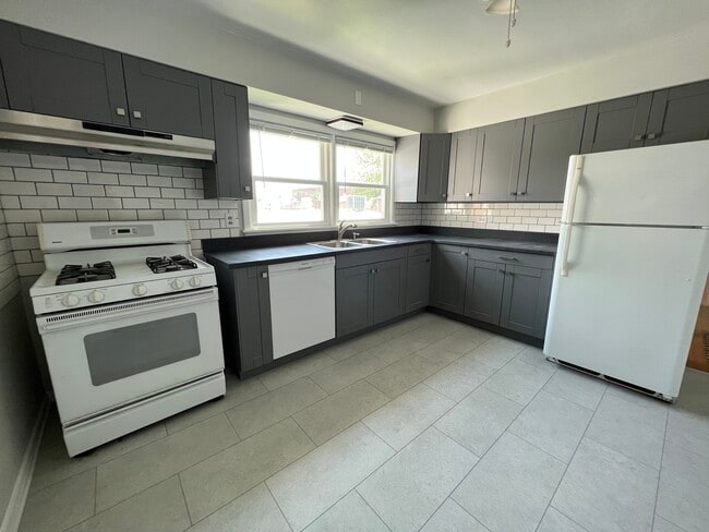 Kitchen - 4750 S Pulaski Rd