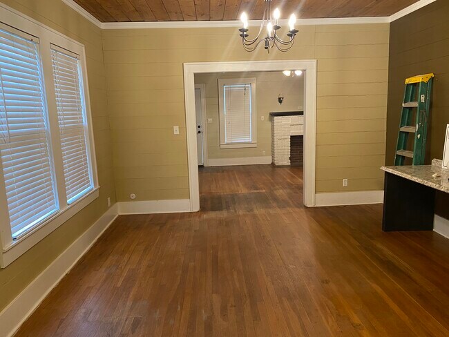 Middle living area looking at front door - 1014 Avenue K