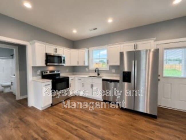 Building Photo - 605 Colonelette Dr