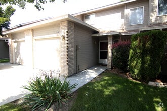 Building Photo - 240 E Elwood Ln