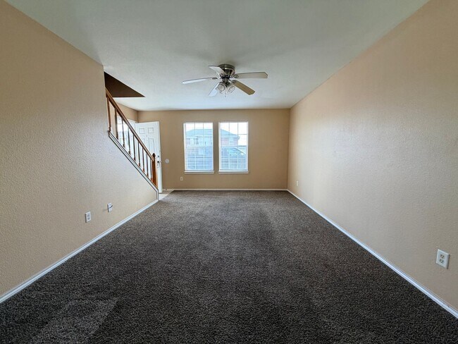 Foto del edificio - 5703 Redstone Dr