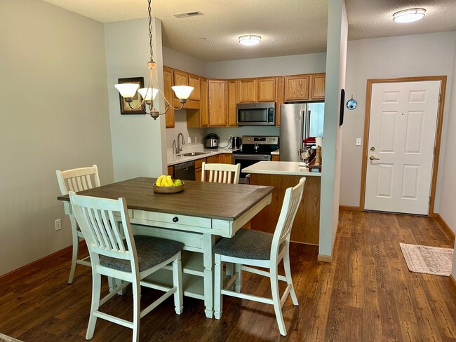 Building Photo - Modern 2-Bedroom Condo with Balcony & Heat...