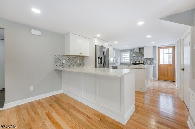 Building Photo - 923 Central Ave