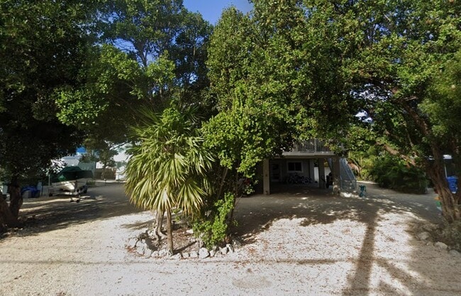 Building Photo - 263 Gardenia St